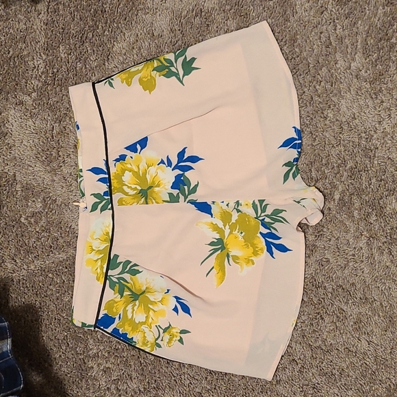 Forever 21 Pants - Flower shorts